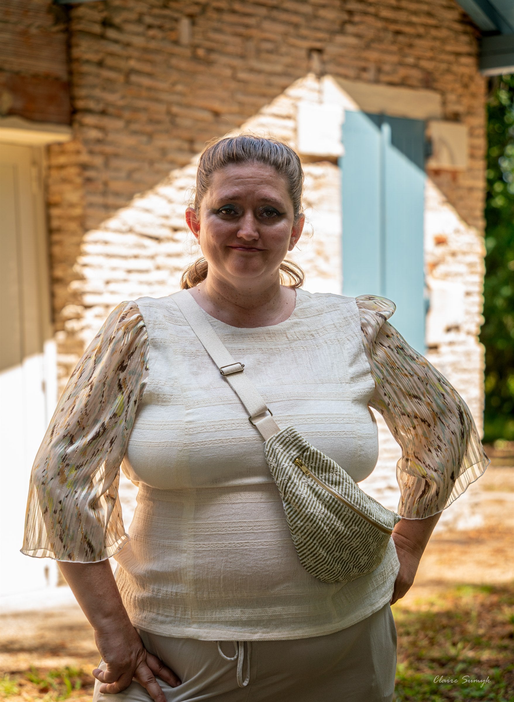 Sac banane Lierre Bleu Cigogne porté à la taille